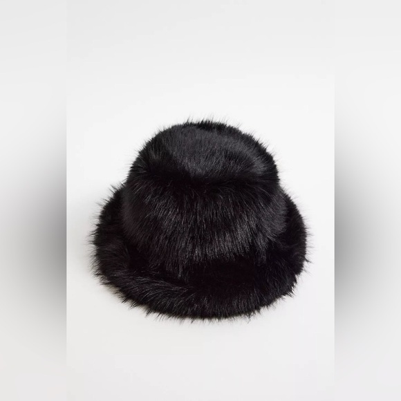 Urban Outfitters Fluffy Faux Fur Bucket Hat One Size - Picture 4 of 7